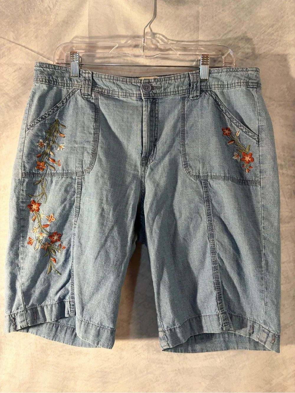 St. John’s Bay Embroidered Chambray Bermuda Shorts Women’s Size 12 Floral - Picture 1 of 9